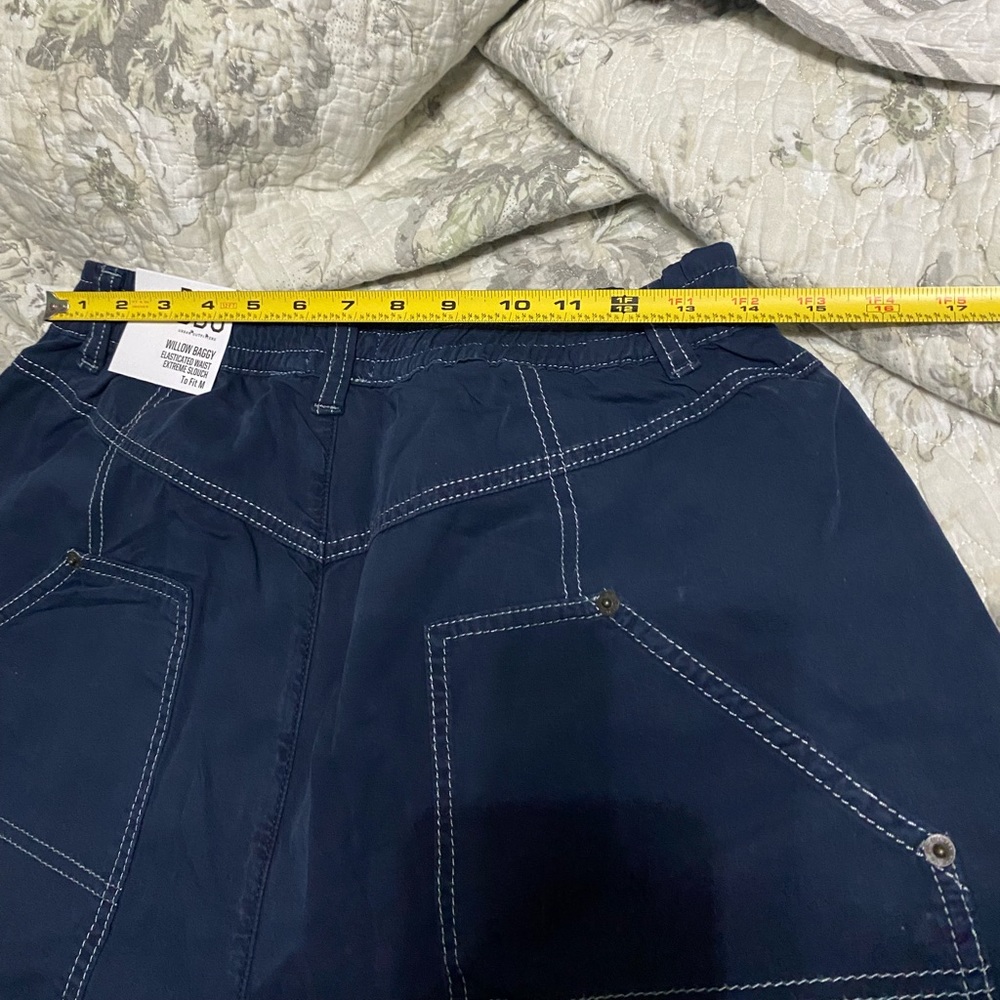 New with tags NWT Baggy Utility Pants
BDG URBAN OUTFITTERS - Picture 5 of 8